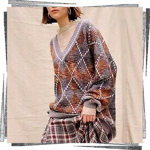 Gray, Brown, White "Silverstone" V-Neck Argyle Oversized Sweater (XS) - Picture 1 of 8